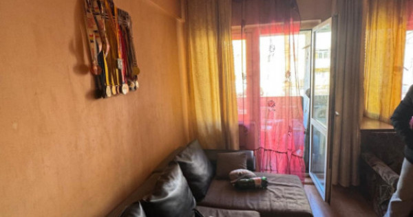 Garsonieră decomandată, 36 mp, zona Craiovita Noua