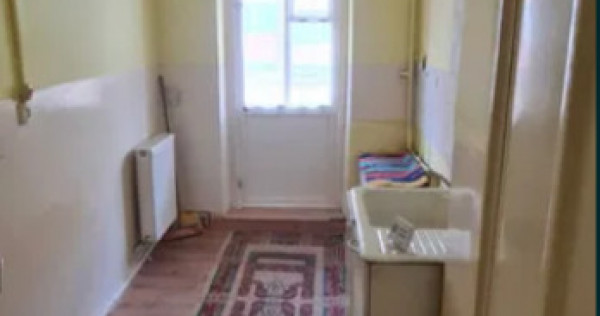 Apartament 2 camere, decomandat - zona Tractorul