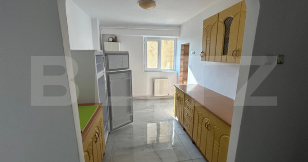 Apartament 3 camere, 70 mp, zona Micro 11