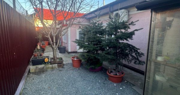 Casă 3 camere de v&acirc;nzare &icirc;n Palas &ndash; 92 mp utili, teren