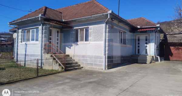 Casă spațioasă cu teren generos de 1447 mp &icirc;n Șomcutu M