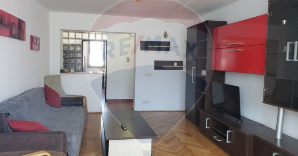 Apartament cu 3 camere in zona Polivalenta