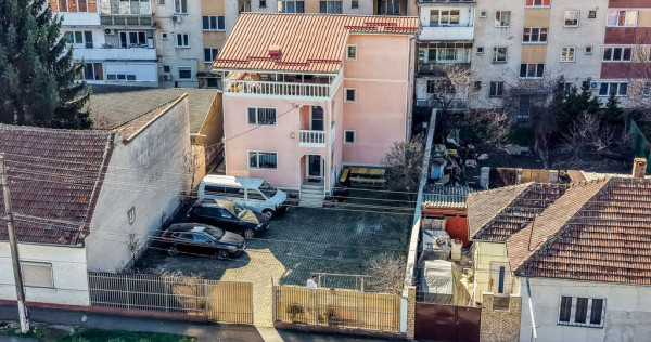 Casă spațioasă &icirc;n mijlocul orasului, Str. Constantin ...