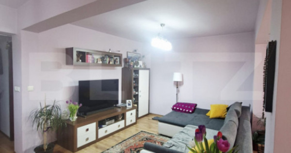 Apartament cu 3 camere de v&acirc;nzare.