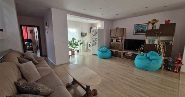 Casa P P E , eleganta,teren 409 mp - Ciuperca