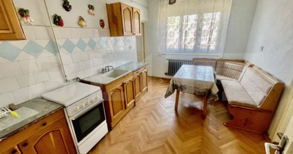 Casă 3 camere, 150 mp utili, zona Centrala