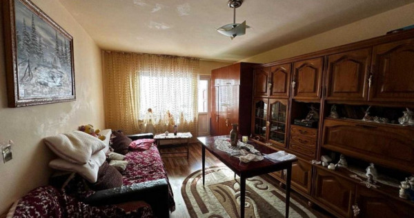 Apartament 3 camere parter Tractorul-Cerna,122500 Euro