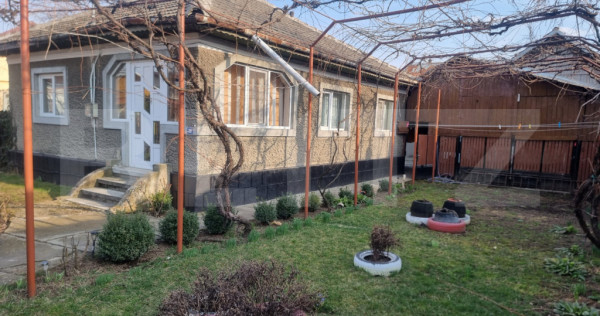 ANSAMBLU 2 CASE ,mobilate gata pentru mutare