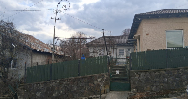 Casă cu teren generos de v&acirc;nzare &icirc;n Poiana C&acirc;mpina