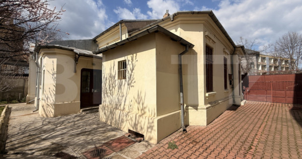 Casă S + P + Pod 200 mp, teren 427 mp, vad auto și pietona