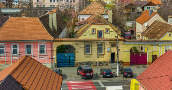 Apartament 7 camere ULTRACENTRAL in casa- Codlea!