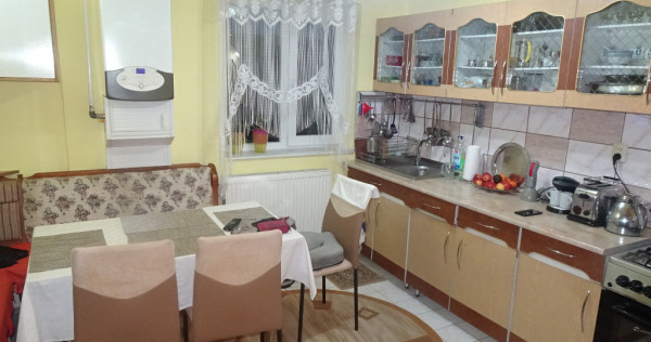 Vand apartament de 3 camere decomandat in Deva, Eminescu, Scarisoara