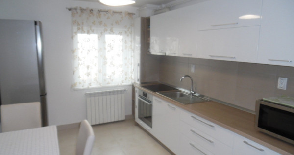 Inchiriez apartament 2 camere decomandat in Deva, Casa de Pensii,et 7