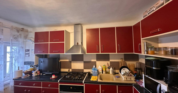 Casă de v&acirc;nzare &icirc;n zona Brătianu &ndash; 4 camere, teren 200