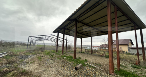 Teren INTRAVILAN generos + 2 hale metalice