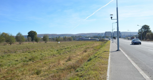 Teren intravilan de v&acirc;nzare 7.002 mp Mioveni Deschidere 70 m la bld.