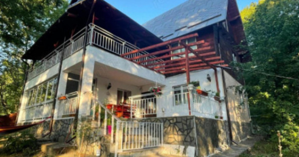 Vilă spațioasă de vanzare in Breaza, 270 mp utili si tere