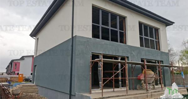 Cladire 240mp cu 2 spatii comerciale la inchiriat in centru