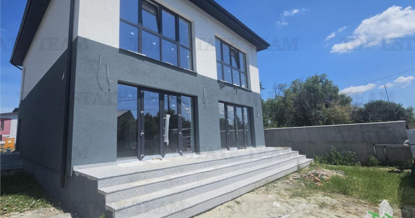Cladire 240mp cu 2 spatii comerciale la inchiriat in centru