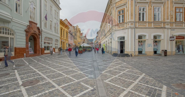 Apartament 3 camere si două băi, Str Republicii, Centru...