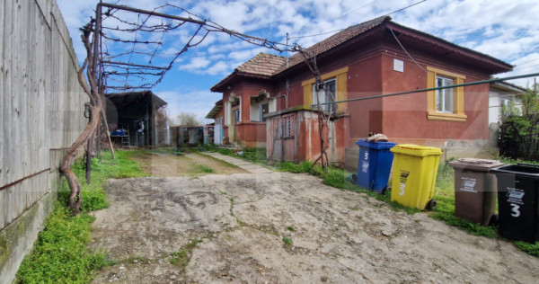 Casa modesta, 651 mp teren, zona Romanesti