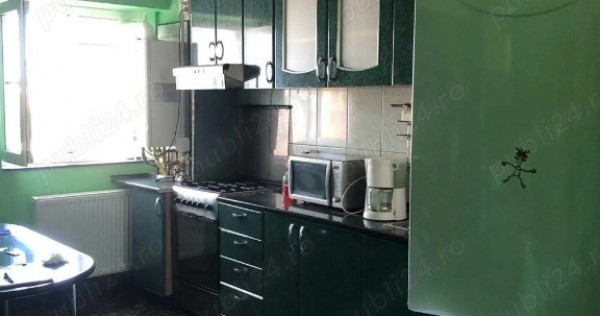 Vand apartament 4 camere Arad