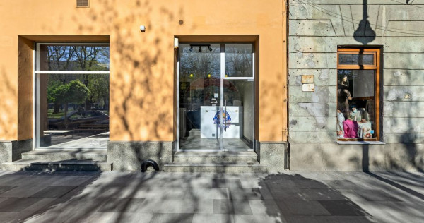 Spațiu comercial versatil de &icirc;nchiriat &icirc;n zona Ultrace...