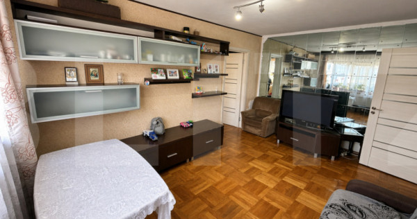 Apartament 3 camere, Balcon, etaj 3, parcare