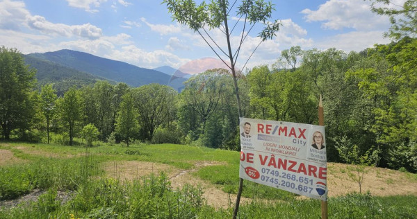 Teren de vanzare cu vedere la Ceahlău și Lacul Bicaz