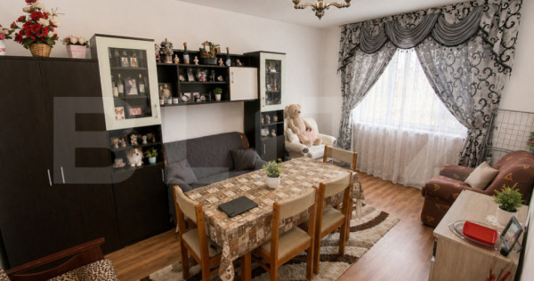 Apartament 4 camere, decomandat, etaj intermediar, Baciu
