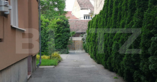 Casa de vanzare, 241.20 mp, zona Centrală