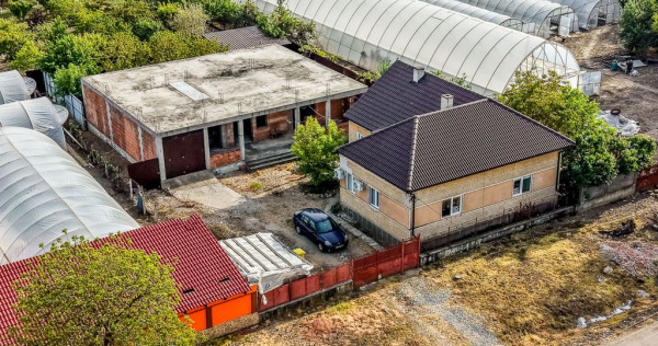 Casă finisată + casă &icirc;n construcție, la același preț!