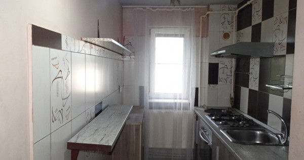 Inchiriez apartament 3 camere in Deva, zona Scarisoara, etaj 2,