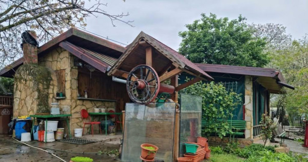 ZONA 9 MAI- CASA +TEREN INTRAVILAN SUPRAFATA 1751 MP, IESI