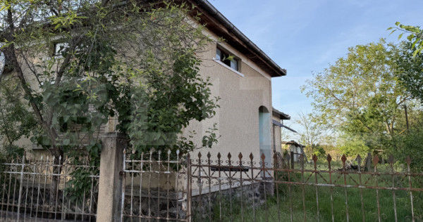 Casa cu 3 camere, 120 mp, teren 2.500 mp, zona Oar (Vetis)