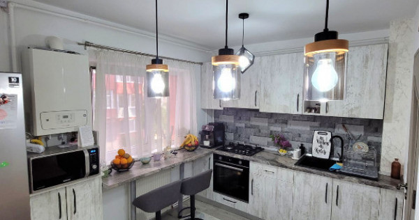 Apartament 2 camere, decomandat - zona Astra