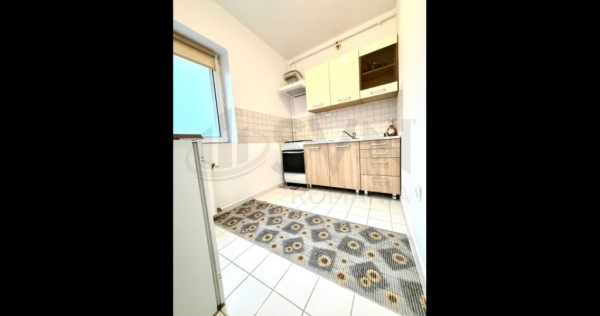 Studio Mall Vitan bloc 2001 53 mp