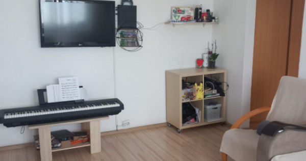 Apartament 2 camere de vanzare, 50.28 mp, semimobilat, Ploie