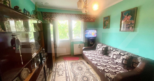 Apartament de vanzare, etaj 1, 35 mp, zona Nufarul