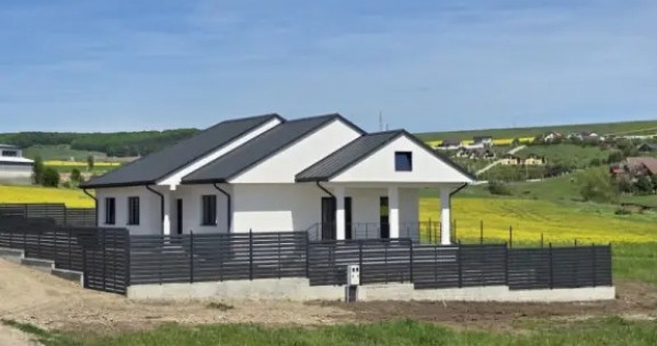 Casa de vanzare cateva sute de metri de sala Polivalenta Piatra Neamt