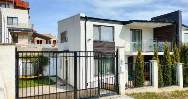 Casa duplex la capat lac Rediu