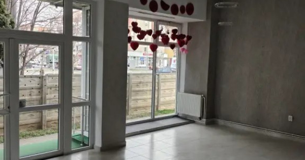 Spațiu comercial de &icirc;nchiriat centru