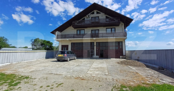 Casă cu 8 camere, 400 mp, 15 ari teren, Salcea