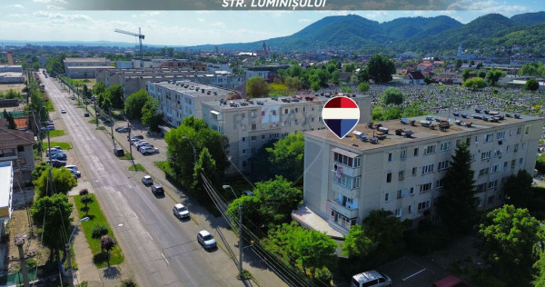 De v&acirc;nzare: Apartament cu 3 camere si grădină
