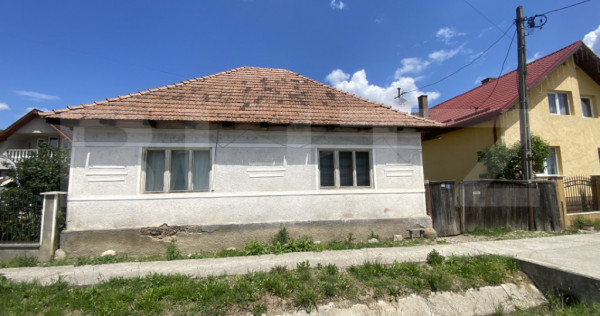 Casa de v&acirc;nzare, strada principală, Viile Tecii