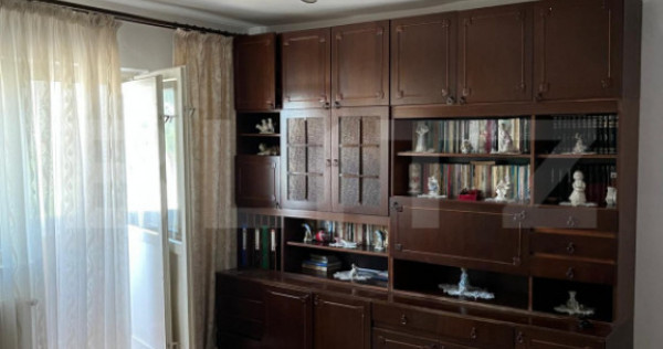 Apartament de vanzare, cu 3 camere, semidecomandat - in Vatr