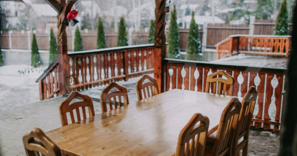 Casa de vanzare, 9 camere, 650 mp - Bran