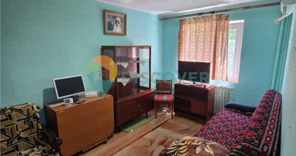 Podu ros, 2 camere, etaj 1, langa scoala 23. pret 88000 euro