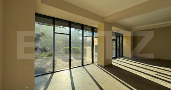 Spatiu comercial central, 161 mp, open space, 2 locuri de pa