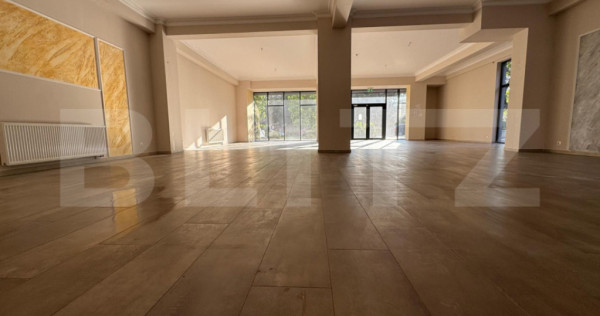 Spatiu comercial central, 161 mp, open space, 2 locuri de pa
